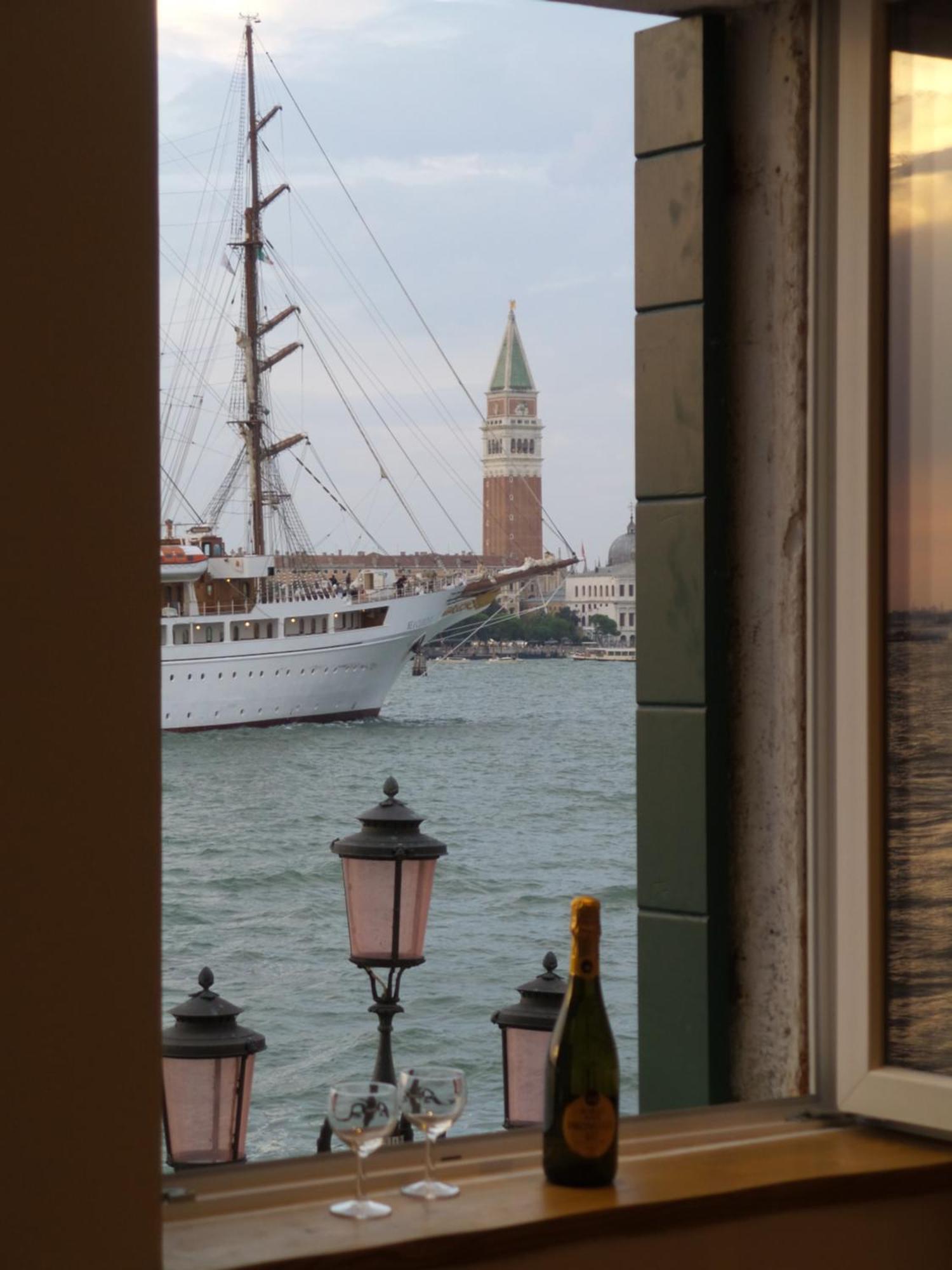 3 Windows On St Mark - Waterfront Apartment Venedig Exterior foto